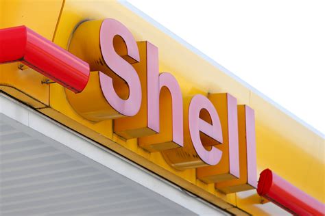 Shell in talks with Nigeria to divest onshore oil stakes | Reuters