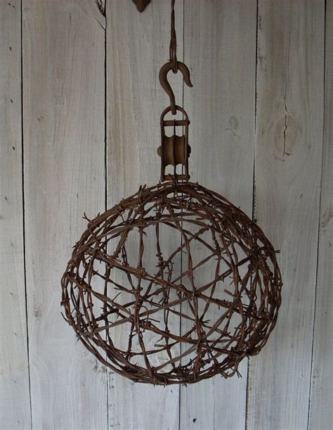 Beautiful Upcycled Barbed Wire Creations | Barbed wire art, Barbed wire decor, Chicken wire art