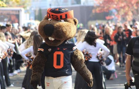 Benny Beaver on Twitter: "I 🧡 Beaver Walk #GoBeavs🔶⬛️…