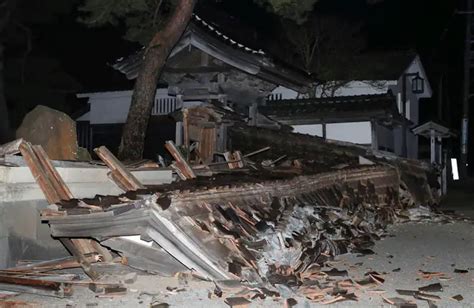 'Survivors buried under rubble' as 7.6 magnitude earthquake triggers tsunami waves and... - LBC