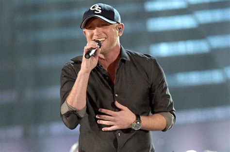 Cole Swindell Was 'Chillin' It' During 2014 CMA Awards