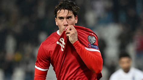 Vlahovic brace leaves Serbia in control of own destiny