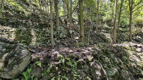 Piramid Toba 120 Meter Itu Menempel ke Bukit Lapisan Toba Tuff : r/seasianarchaeology