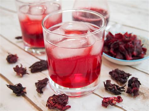 Agua de jamaica - hibiscus tea - Caroline's Cooking