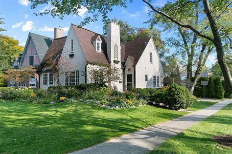 1928 Tudor house in Highland Park, Illinois - $675k | Old Houses USA