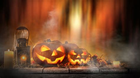 Download Wallpaper 2560x1440 Halloween, pumpkin, candles, lights QHD Background