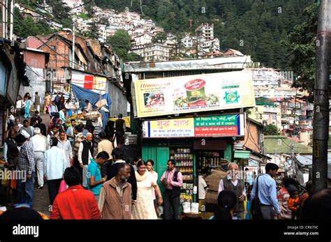 shoppers on the mall (mall road), shimla, himachal pradesh, india Stock Photo - Alamy