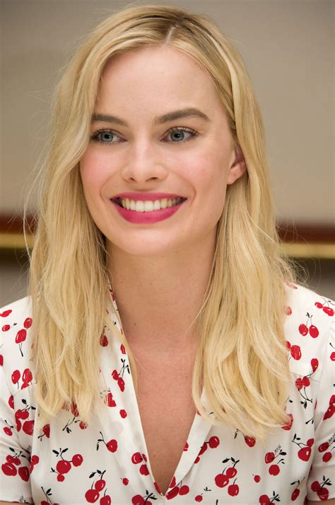 Margot Robbie Face Shape