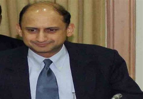 RBI Dy Governor Viral Acharya resigns 6 months ahead of his tenure