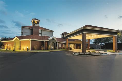 La Quinta Inn & Suites by Wyndham Shreveport Airport | Shreveport, LA Hotels