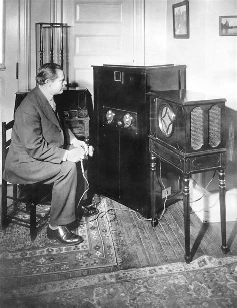 14 Historical Photos That Show the Evolution of Television From the 1920s Through the 1970s ...