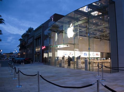 Apple unwraps remodeled Highland Village store for iPhone 11 launch ...