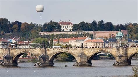 File:St Charles Bridge, Prague - 8496.jpg - Wikimedia Commons