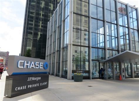 Office interiors firm moving from Pewaukee to Chase Tower