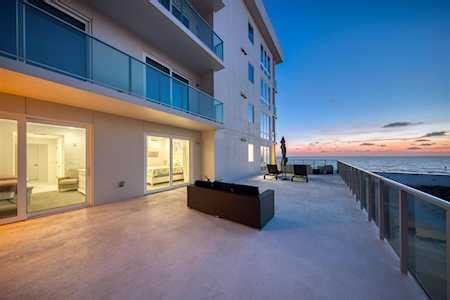 Clearwater Beach FL. Beachfront Condos For Sale I Beachfront Condominiums