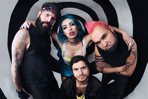 Sumo Cyco reveal music video for 'Move Mountains'