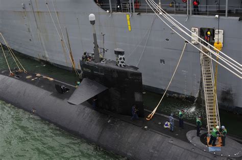 Royal Navy submarine HMCS Victoria (SSK 876) During Rim of Pacific ...