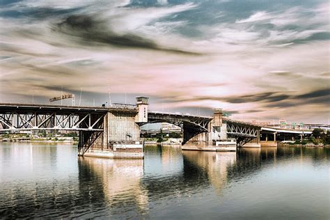 The Burnside Bridge in Portland, USA. Photograph by Ruben Ramos