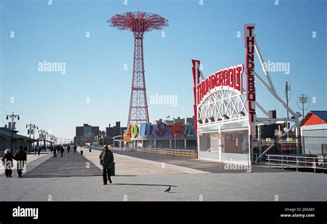 Coney island boardwalk hi-res stock photography and images - Alamy