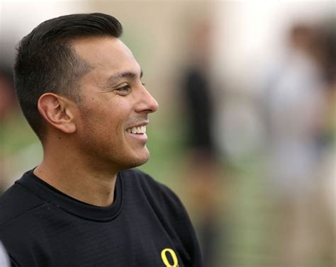 Oregon Ducks defensive coordinator Andy Avalos among semifinalists for Broyles Award ...