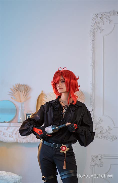 Diluc cosplay Genshin Impact | HoYoLAB