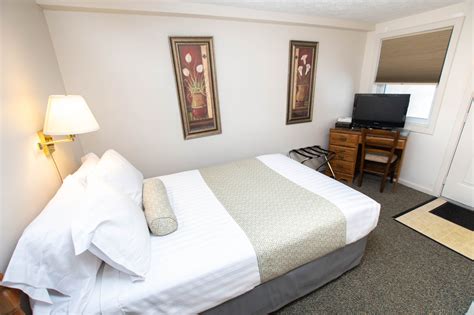 Rooms & Amenities - Boyne City Motel