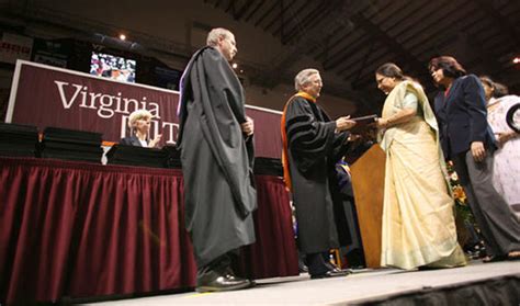 Virginia Tech Graduation - Photo 1 - Pictures - CBS News