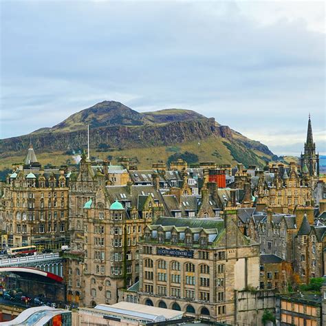 Guide to Hiking Arthur's Seat in Edinburgh - Mint Notion