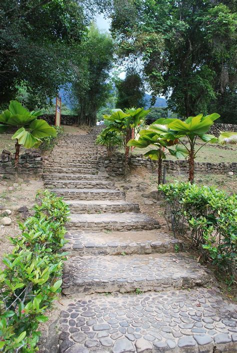 Candi Bukit Batu Pahat / 峇都巴辖山陵庙 | Next to the Candi Pendiat… | Flickr