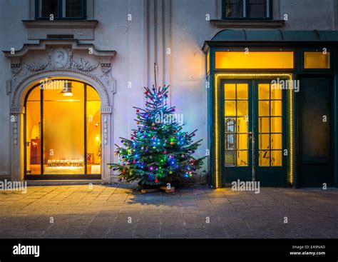 Christmas tree in Vienna Stock Photo - Alamy