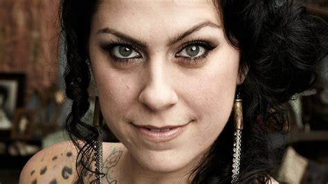 American Pickers' Danielle Colby Fell In Love With A Mandolin That She Picked For A Steal