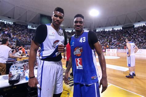 Giannis Antetokounmpo Height: How Tall is The Greek Professional ...