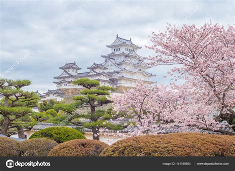 Himeji Castle with cherry blossom in spring – Stock Editorial Photo © richie0703 #141150654