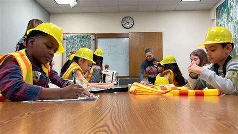 Irving ISD Second Grade Students Visit City Hall | Insider