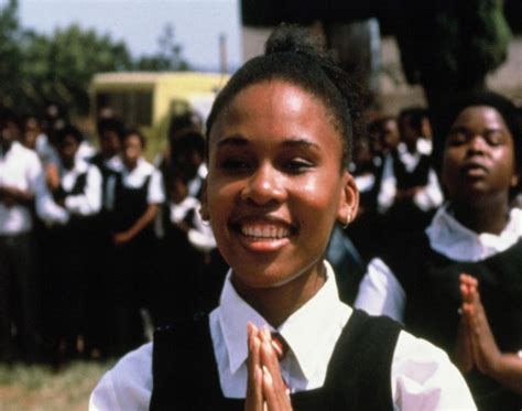 Leleti Khumalo's 'Sarafina' dance moves with 'Imbewu' cast is a must-watch