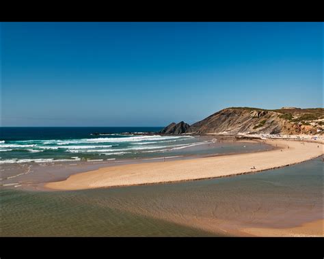 Guide to Aljezur surfing holidays