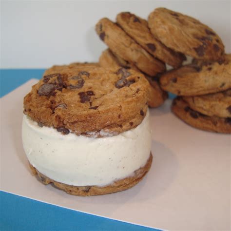 Chocolate-dipped Chips Ahoy Ice Cream Sandwiches (and a 4th of July ...