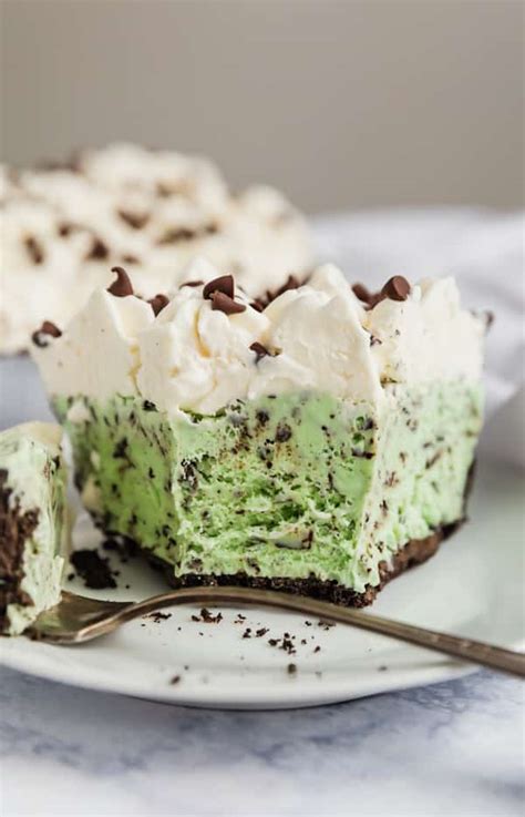 Peppermint Ice Cream Pie - an easy no-bake dessert recipe