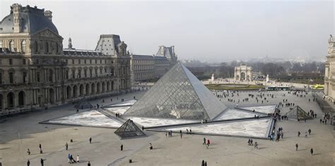 L'architecte Ieoh Ming Pei, qui aura cent ans mercredi, est célèbre pour avoir conçu la pyramide ...