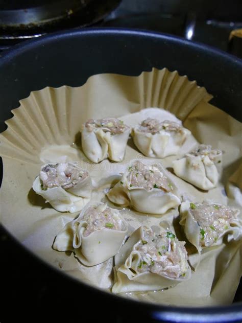 Cooking Shumai Dim Sum in an Air Fryer Stock Image - Image of steamed, brunch: 301050545