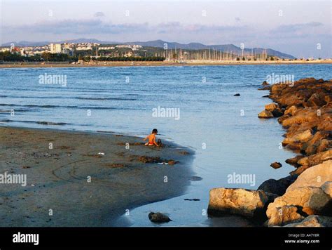 Sunset at Vilanova i la Geltru beach Villanueva y Geltrú Catalonia ...