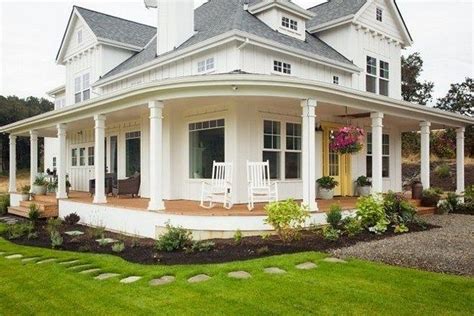 90 stunning modern farmhouse 46 | Modern farmhouse porch, House with porch, Porch design ideas