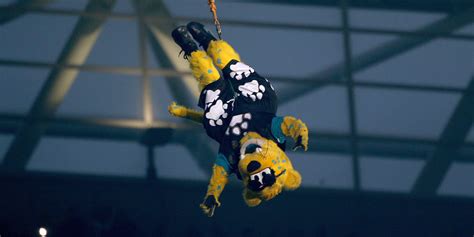 Jacksonville Jaguars Mascot Goes Streaking (PICTURES) | HuffPost UK