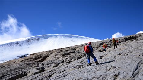 Gunung Jayawijaya Tertinggi di Indonesia - NUSANTARA INFO