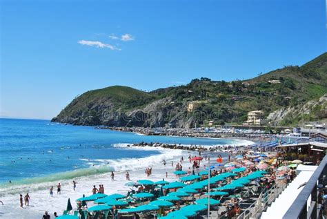 Strand Von Levanto - Italien Redaktionelles Stockfoto - Bild von wasser ...