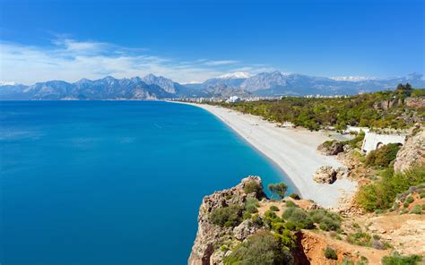 Konyaaltı Beach - Antalya - Arrivalguides.com