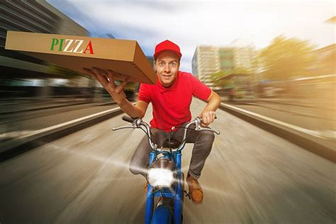 19 Pizza Delivery People Dish On Their Worst Delivery Story Ever - Oola