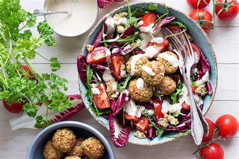 Nourishing Falafel Hummus Salad | Hranljiva solata s falafli in humusom ...