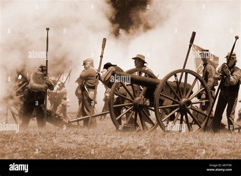 Confederate artillery hi-res stock photography and images - Alamy