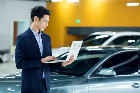 Hombres De Negocios Trabajando En El Coche. Foto | Descarga Gratuita HD ...